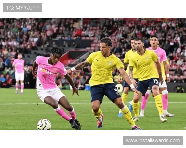 琼斯加盟南安普顿后表现稳健,助力球队提升防守稳定性 琼斯加盟南安普顿后表现稳健,助力球队提升防守稳定性