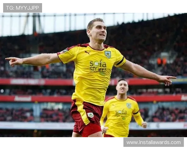 伯恩利中场组织 伯恩利中场组织