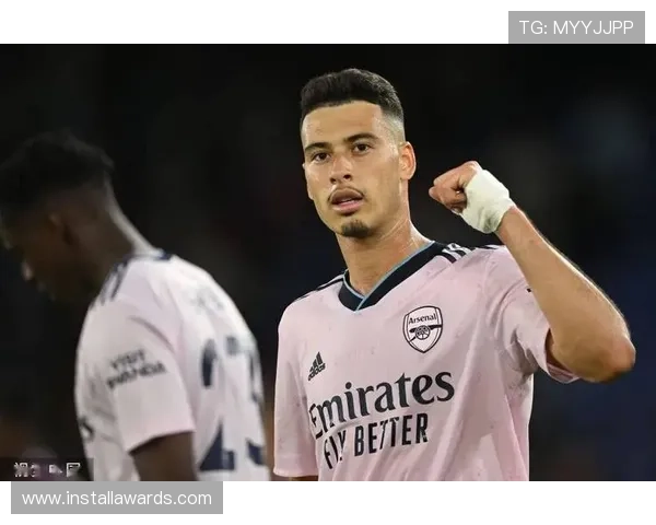 库杜斯与马丁内利：冲击型边锋的战术角色与生涯路径对比